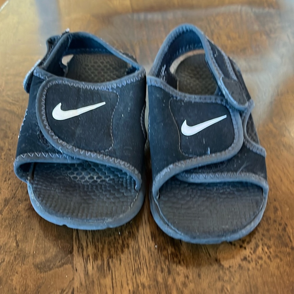 Nike boys sandles